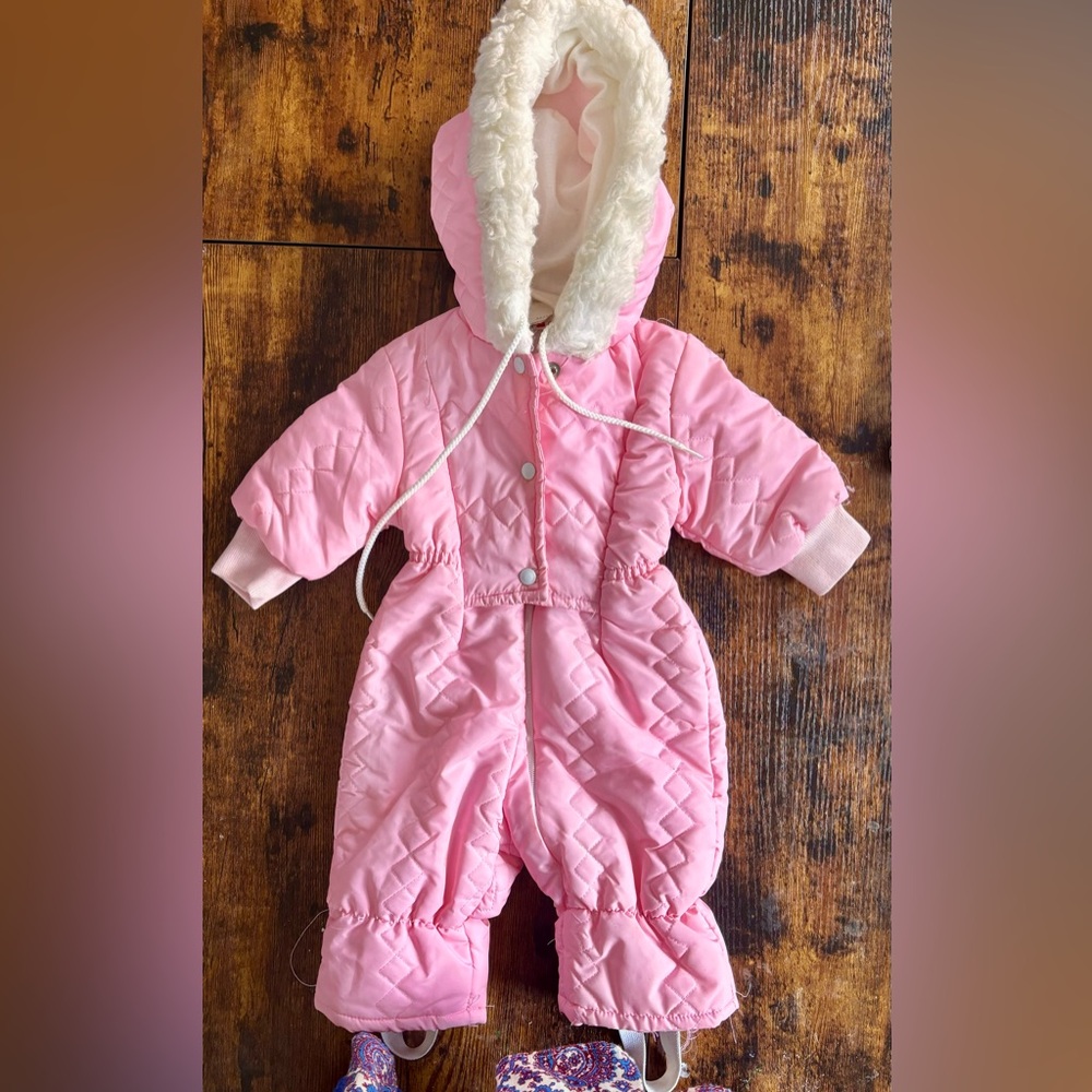 Vintage pink snow suit. Size: 12M